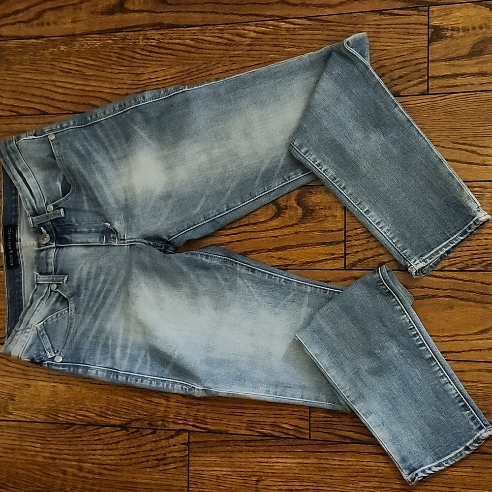 Rock & Republic Berlin Slim Jeans Women’s 6 – Distressed Denim, Bling Pockets